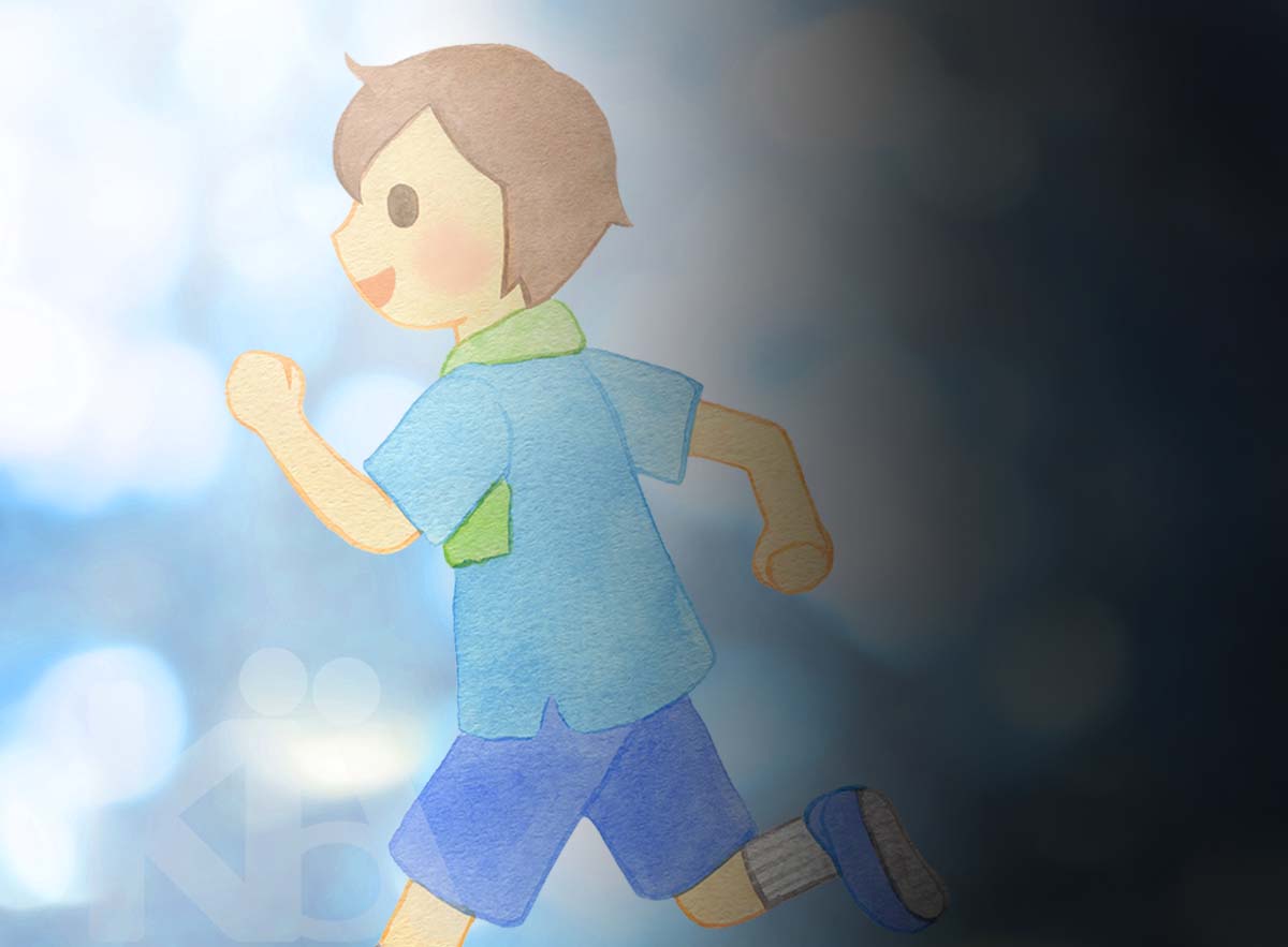 明るい方へ走る男の子